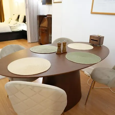 Elegant Vintage With Balcony Opéra Madeleine *