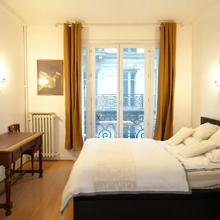 Elegant Vintage With Balcony Opera Madeleine דירה *