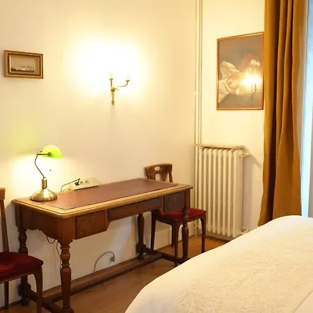 Elegant Vintage With Balcony Opera Madeleine *