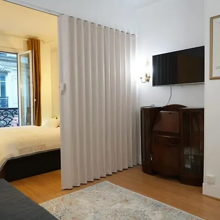 Elegant Vintage With Balcony Opera Madeleine