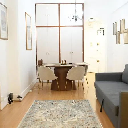 Apartmán Elegant Vintage With Balcony Opera Madeleine Paříž