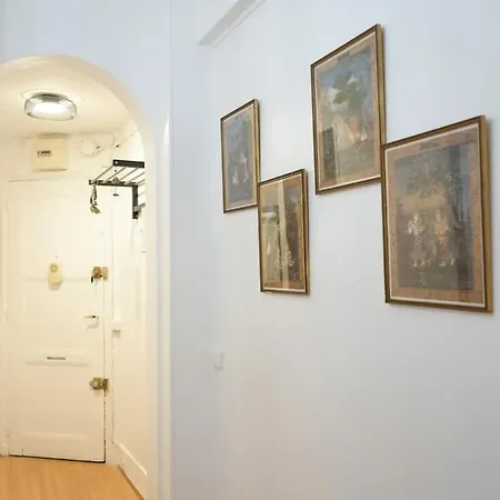 Elegant Vintage With Balcony Opera Madeleine Apartmán