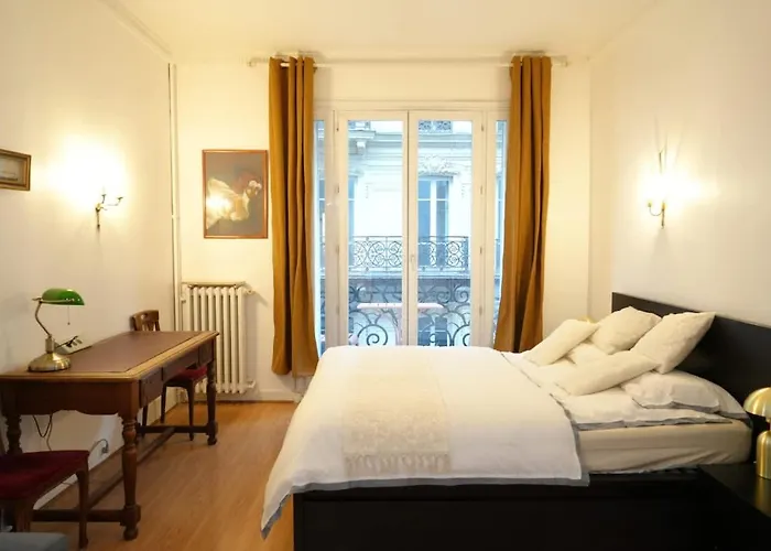 Elegant Vintage With Balcony Opera Madeleine דירה *