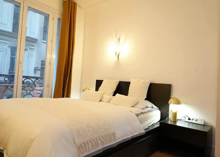 Elegant Vintage With Balcony Opera Madeleine