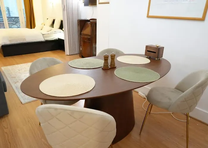 Elegant Vintage With Balcony Opera Madeleine *