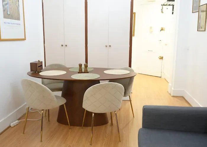 Elegant Vintage With Balcony Opera Madeleine דירה