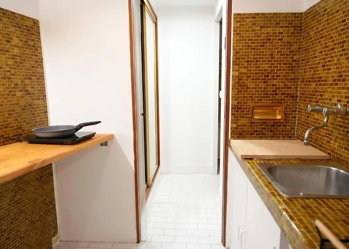 Elegant Vintage With Balcony Opera Madeleine *