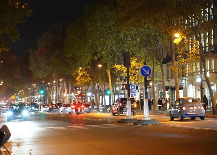 Elegant Vintage With Balcony Opera Madeleine פריז