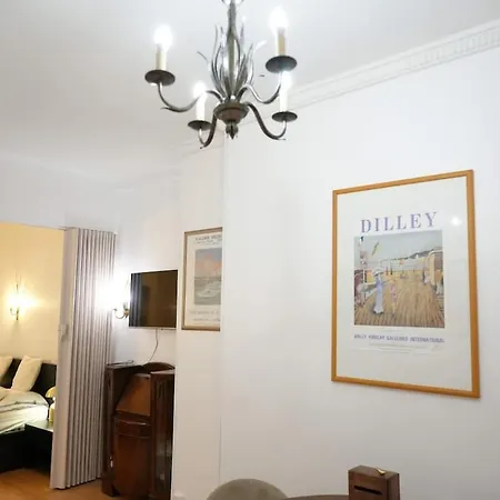Elegant Vintage With Balcony Opera Madeleine * Paris